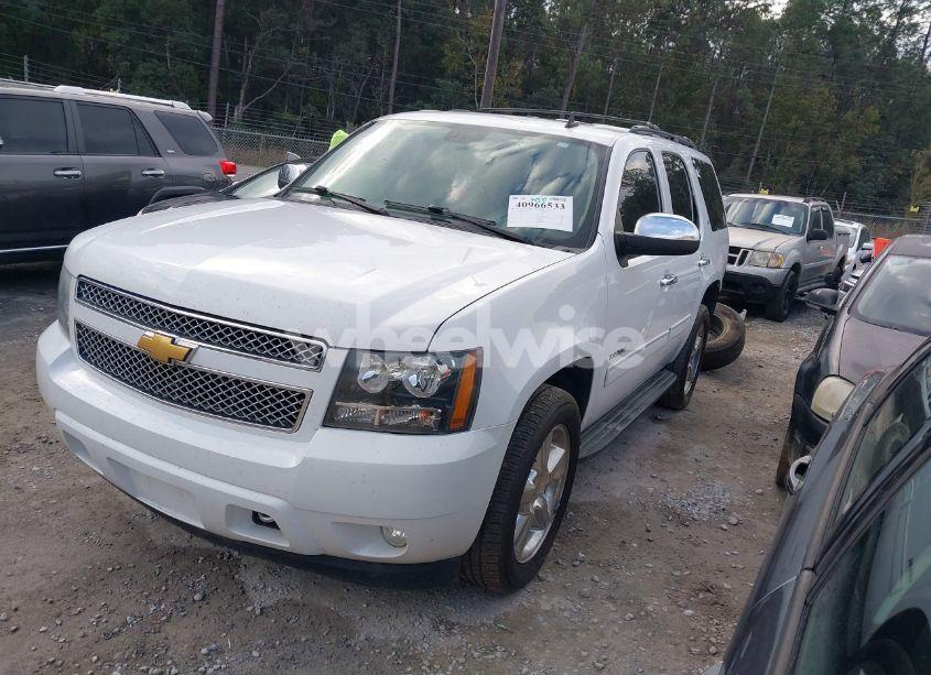 Photo 2 of 2013 Chevrolet Tahoe LT (VIN 1GNSCBE06DR210891)