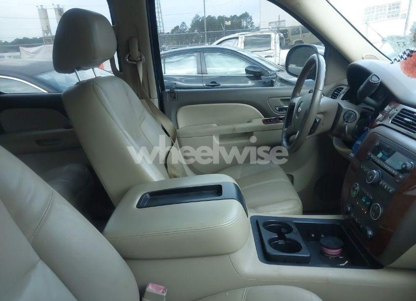 Photo 5 of 2013 Chevrolet Tahoe LT (VIN 1GNSCBE06DR210891)