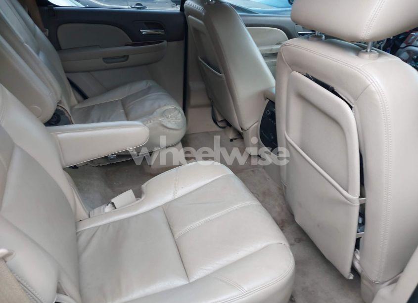 Photo 8 of 2013 Chevrolet Tahoe LT (VIN 1GNSCBE06DR210891)