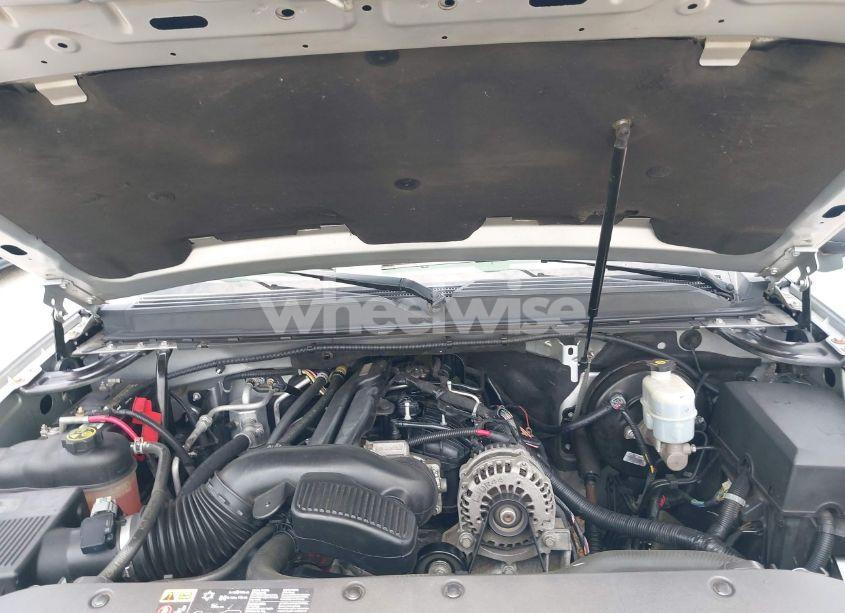 Photo 10 of 2013 Chevrolet Tahoe LT (VIN 1GNSCBE06DR320906)