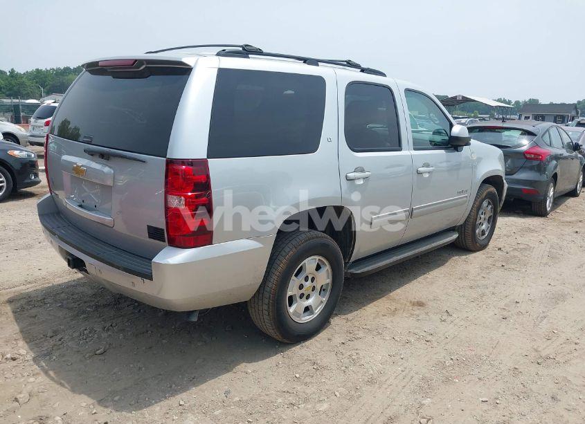 Photo 4 of 2013 Chevrolet Tahoe LT (VIN 1GNSCBE06DR320906)