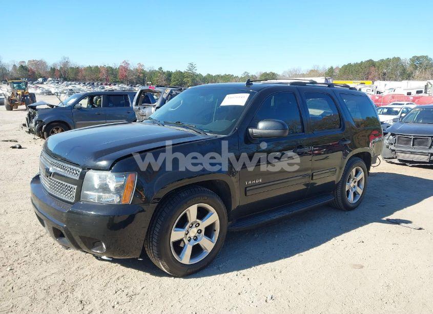 Photo 2 of 2013 Chevrolet Tahoe LT (VIN 1GNSCBE06DR360967)