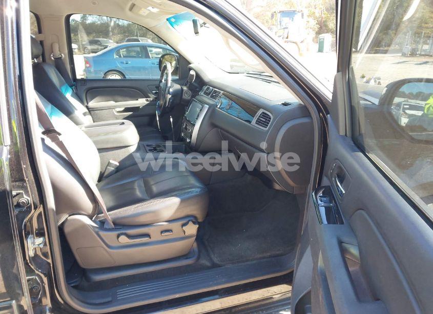 Photo 5 of 2013 Chevrolet Tahoe LT (VIN 1GNSCBE06DR360967)