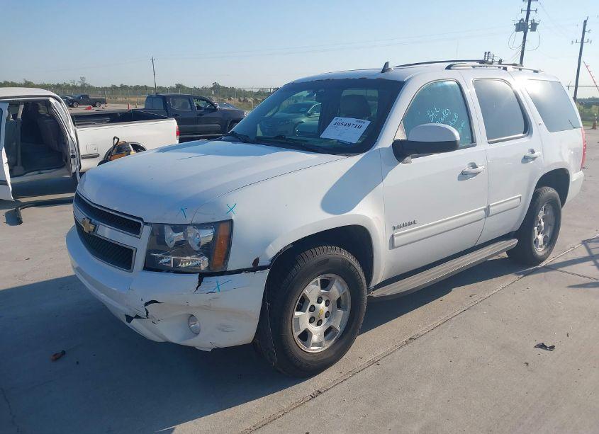 Photo 2 of 2014 Chevrolet Tahoe LT (VIN 1GNSCBE06ER192037)