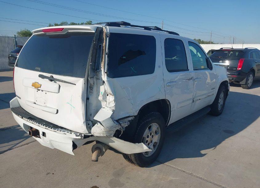 Photo 4 of 2014 Chevrolet Tahoe LT (VIN 1GNSCBE06ER192037)