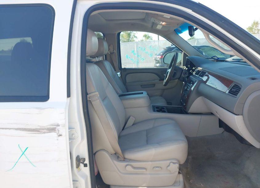 Photo 5 of 2014 Chevrolet Tahoe LT (VIN 1GNSCBE06ER192037)