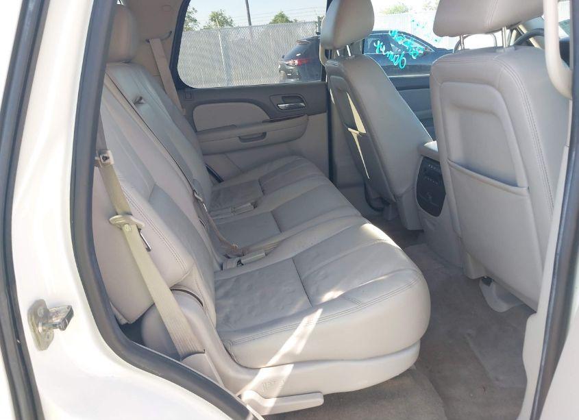 Photo 8 of 2014 Chevrolet Tahoe LT (VIN 1GNSCBE06ER192037)