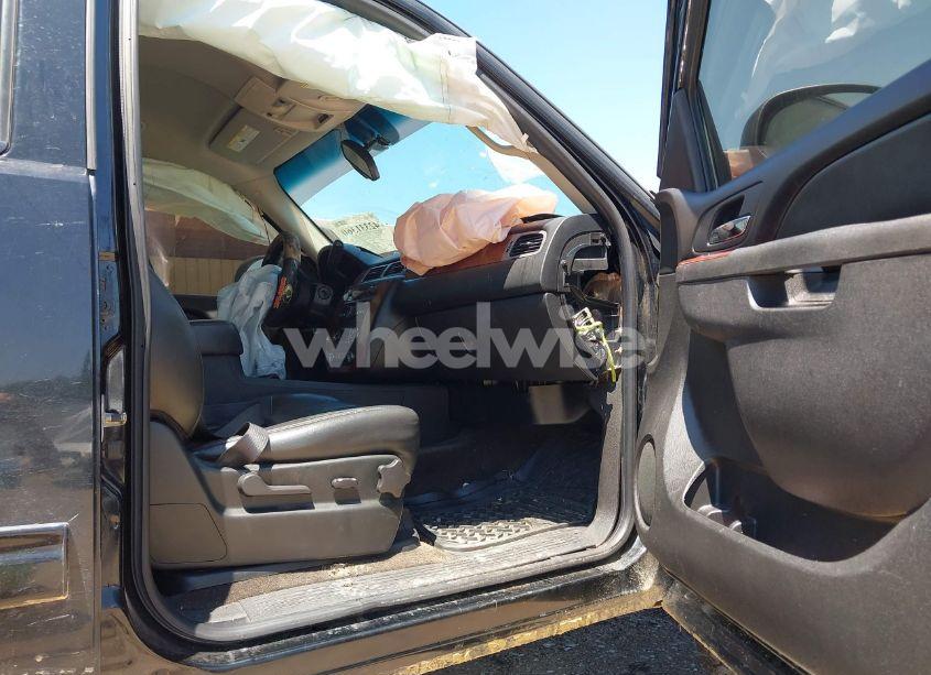 Photo 5 of 2011 Chevrolet Tahoe LT (VIN 1GNSCBE07BR191474)