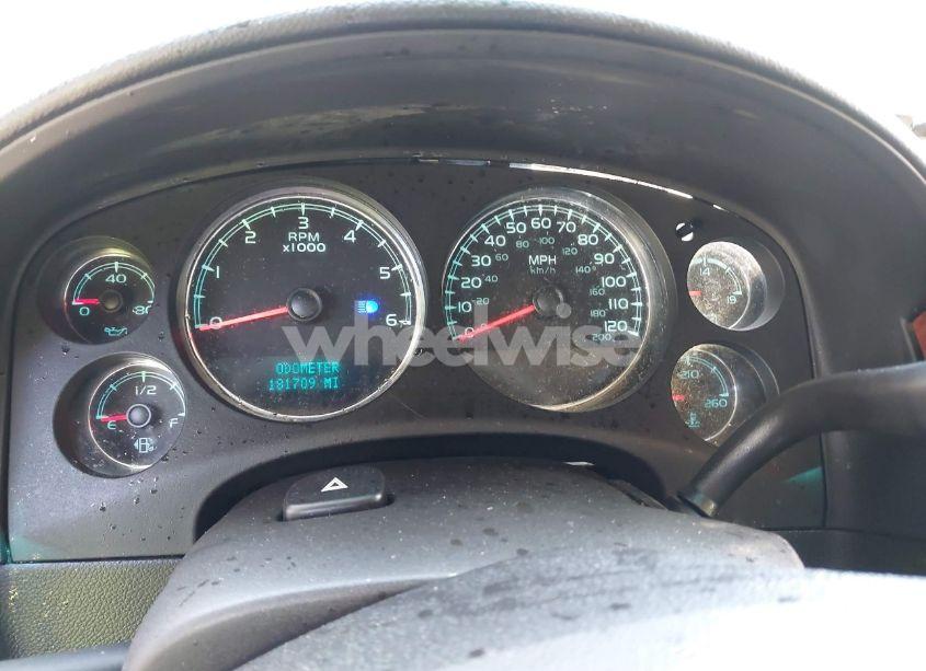 Photo 7 of 2011 Chevrolet Tahoe LT (VIN 1GNSCBE07BR191474)