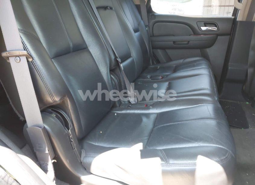 Photo 8 of 2011 Chevrolet Tahoe LT (VIN 1GNSCBE07BR191474)