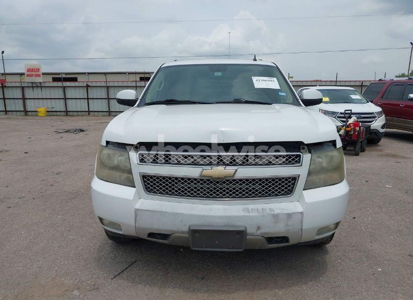 Photo 11 of 2011 Chevrolet Tahoe LT (VIN 1GNSCBE07BR243556)