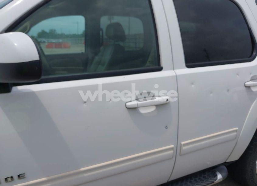 Photo 6 of 2011 Chevrolet Tahoe LT (VIN 1GNSCBE07BR243556)