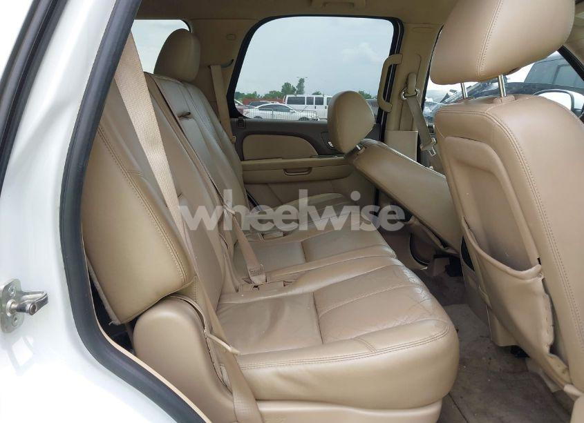 Photo 8 of 2011 Chevrolet Tahoe LT (VIN 1GNSCBE07BR243556)