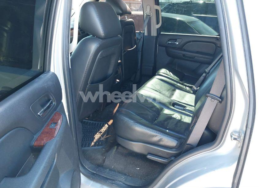 Photo 8 of 2011 Chevrolet Tahoe LT (VIN 1GNSCBE07BR277318)