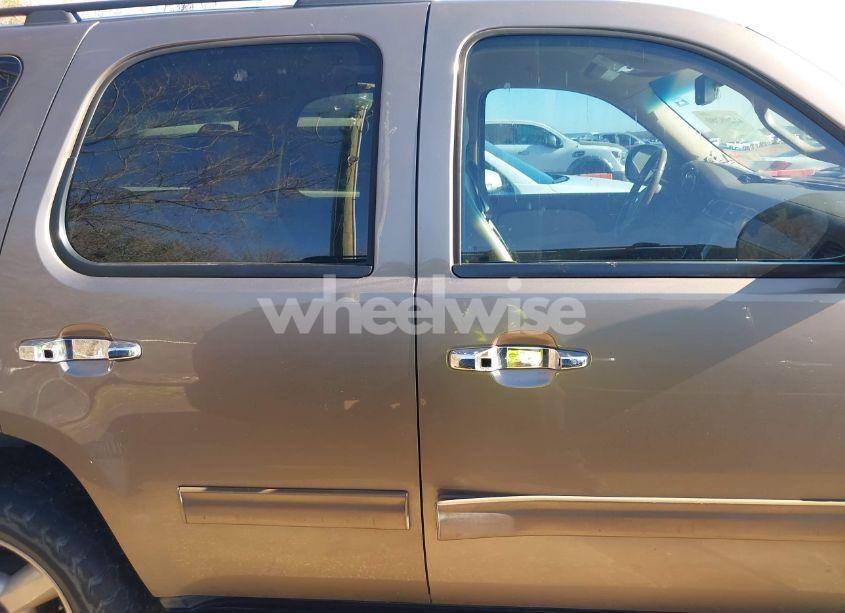 Photo 13 of 2011 Chevrolet Tahoe LT (VIN 1GNSCBE07BR393392)