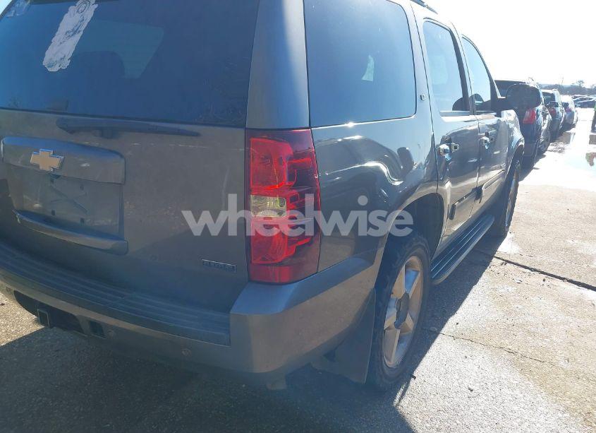 Photo 4 of 2011 Chevrolet Tahoe LT (VIN 1GNSCBE07BR393392)