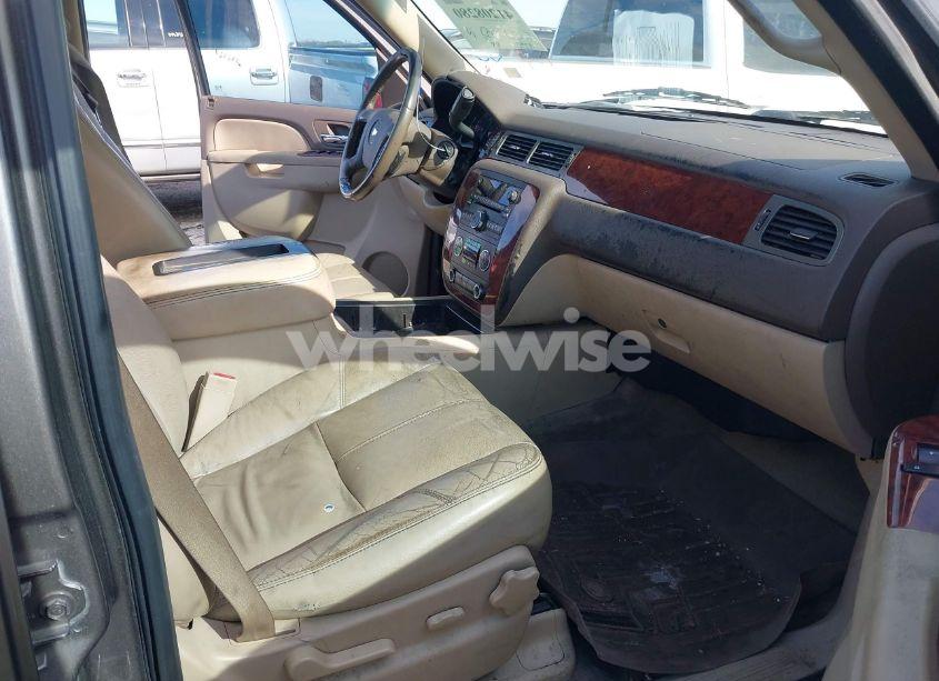 Photo 5 of 2011 Chevrolet Tahoe LT (VIN 1GNSCBE07BR393392)