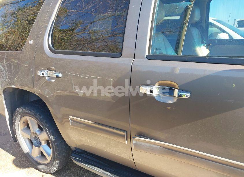 Photo 6 of 2011 Chevrolet Tahoe LT (VIN 1GNSCBE07BR393392)