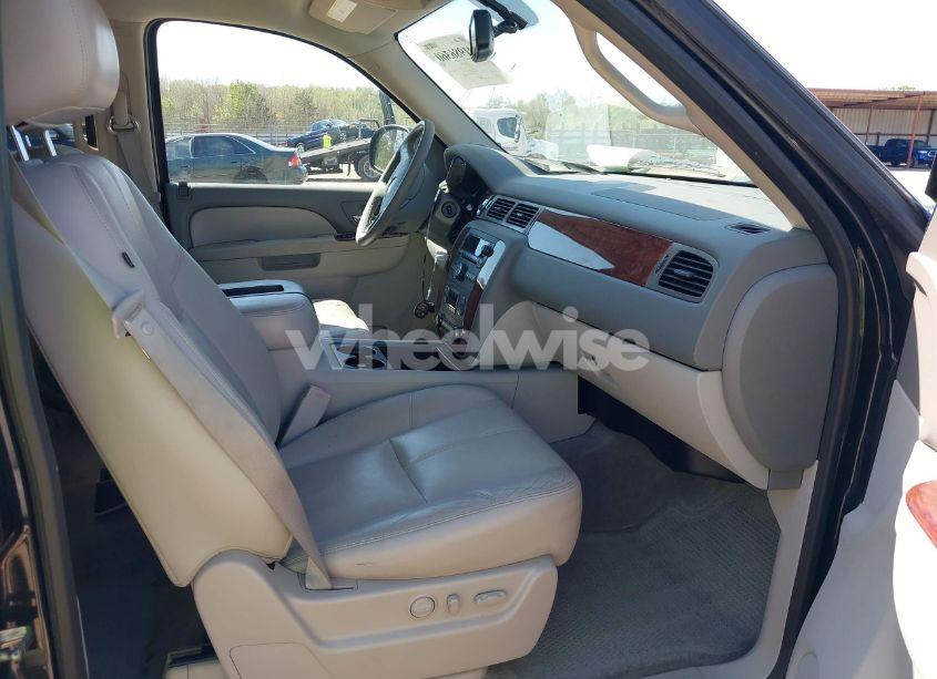 Photo 5 of 2012 Chevrolet Tahoe LT (VIN 1GNSCBE07CR122317)