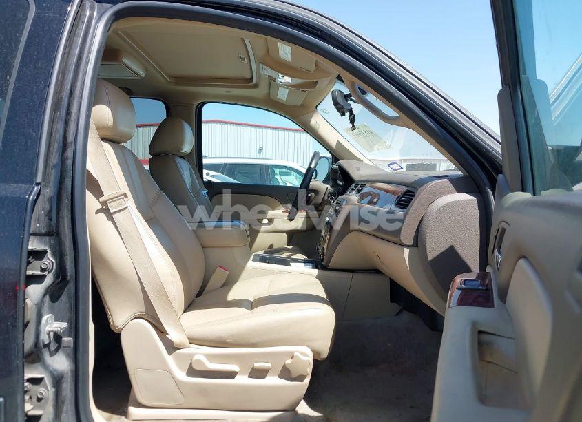 Photo 5 of 2012 Chevrolet Tahoe LT (VIN 1GNSCBE07CR229240)