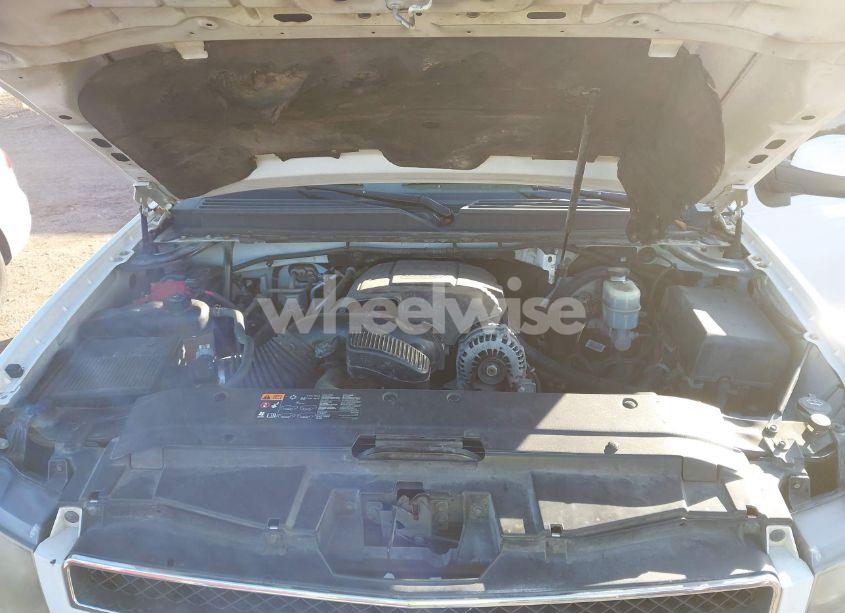 Photo 10 of 2014 Chevrolet Tahoe LT (VIN 1GNSCBE07ER146457)