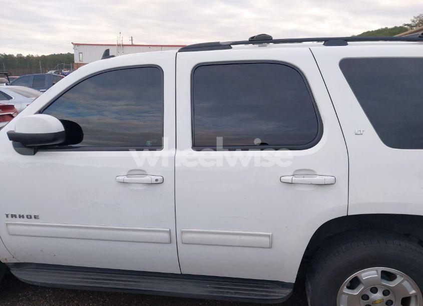 Photo 14 of 2014 Chevrolet Tahoe LT (VIN 1GNSCBE07ER146457)