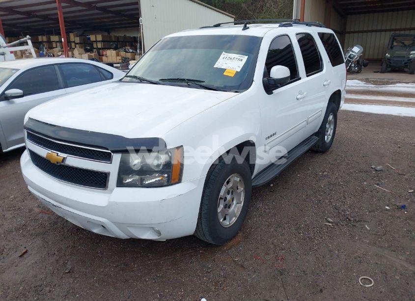 Photo 2 of 2014 Chevrolet Tahoe LT (VIN 1GNSCBE07ER146457)