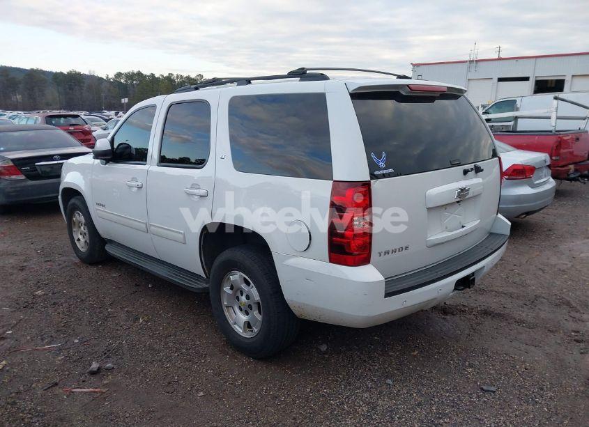 Photo 3 of 2014 Chevrolet Tahoe LT (VIN 1GNSCBE07ER146457)