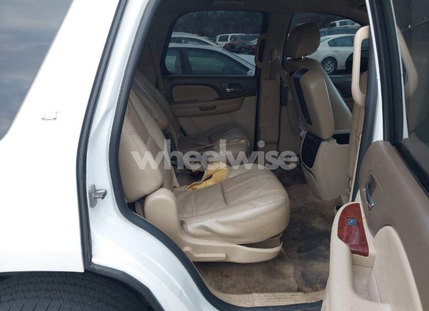 Photo 8 of 2014 Chevrolet Tahoe LT (VIN 1GNSCBE07ER146457)