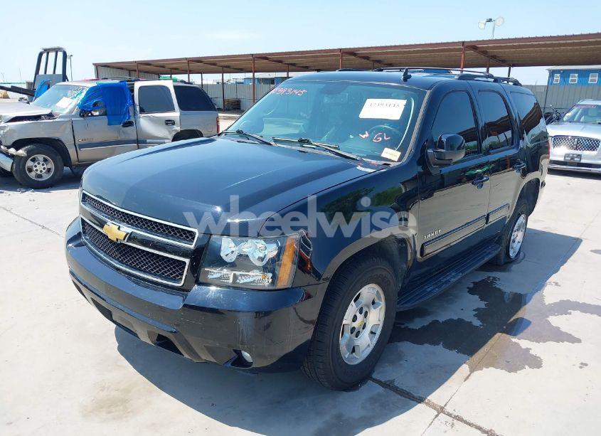 Photo 2 of 2014 Chevrolet Tahoe LT (VIN 1GNSCBE07ER190040)