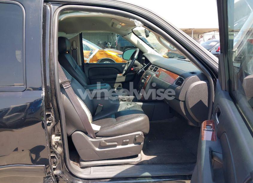 Photo 5 of 2014 Chevrolet Tahoe LT (VIN 1GNSCBE07ER190040)