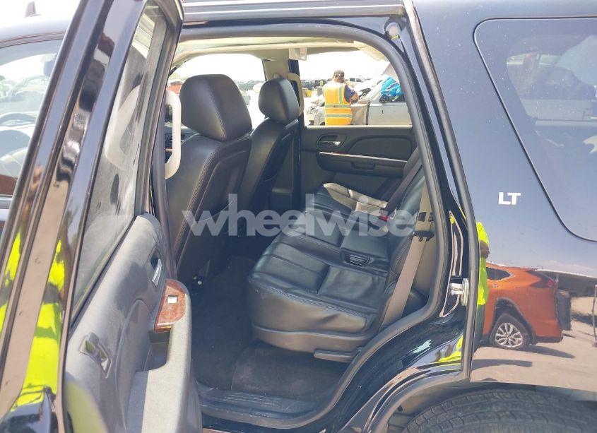 Photo 8 of 2014 Chevrolet Tahoe LT (VIN 1GNSCBE07ER190040)