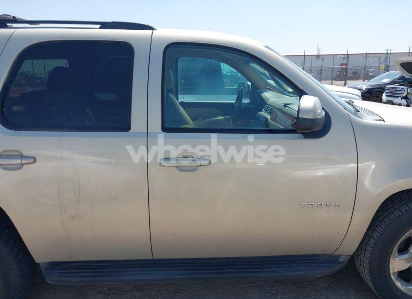 Photo 13 of 2011 Chevrolet Tahoe LT (VIN 1GNSCBE08BR108649)