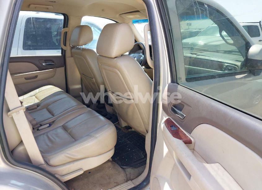 Photo 8 of 2011 Chevrolet Tahoe LT (VIN 1GNSCBE08BR108649)