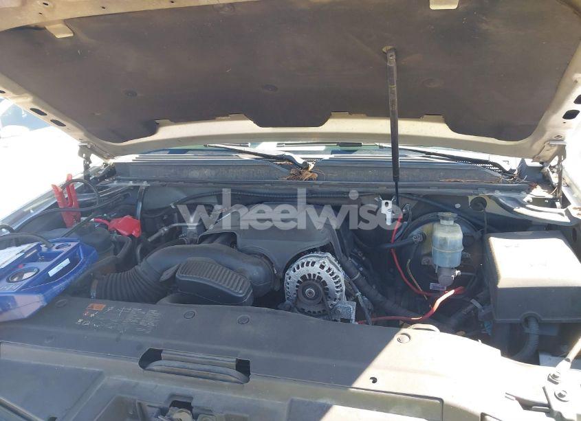 Photo 10 of 2011 Chevrolet Tahoe LT (VIN 1GNSCBE08BR273861)