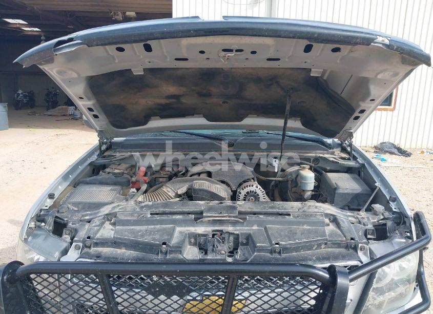 Photo 10 of 2011 Chevrolet Tahoe LT (VIN 1GNSCBE08BR369781)