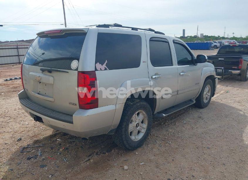 Photo 4 of 2011 Chevrolet Tahoe LT (VIN 1GNSCBE08BR369781)