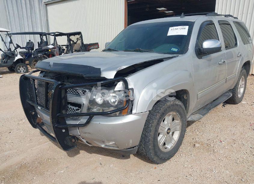 Photo 6 of 2011 Chevrolet Tahoe LT (VIN 1GNSCBE08BR369781)