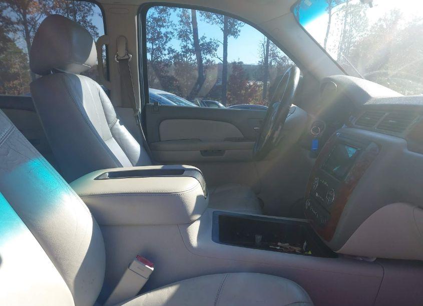 Photo 5 of 2012 Chevrolet Tahoe LT (VIN 1GNSCBE08CR208980)