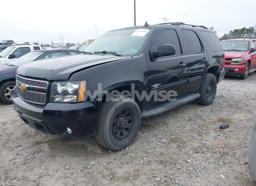 Photo 2 of 2013 Chevrolet Tahoe LT (VIN 1GNSCBE08DR308742)