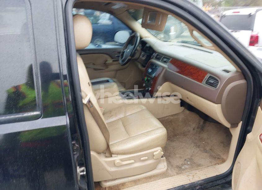 Photo 5 of 2013 Chevrolet Tahoe LT (VIN 1GNSCBE08DR308742)