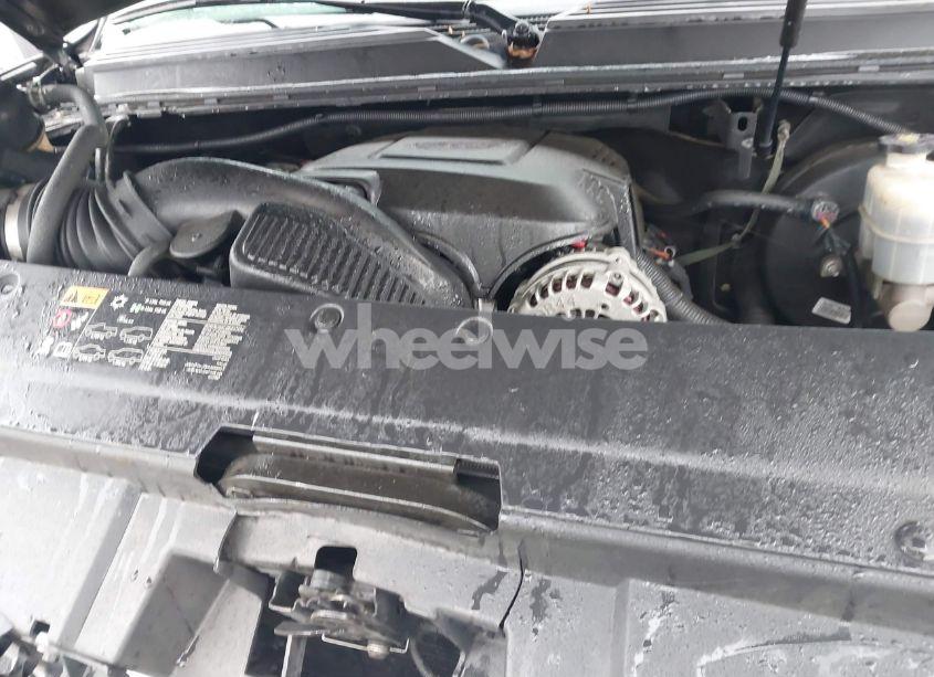 Photo 10 of 2014 Chevrolet Tahoe LT (VIN 1GNSCBE08ER122877)