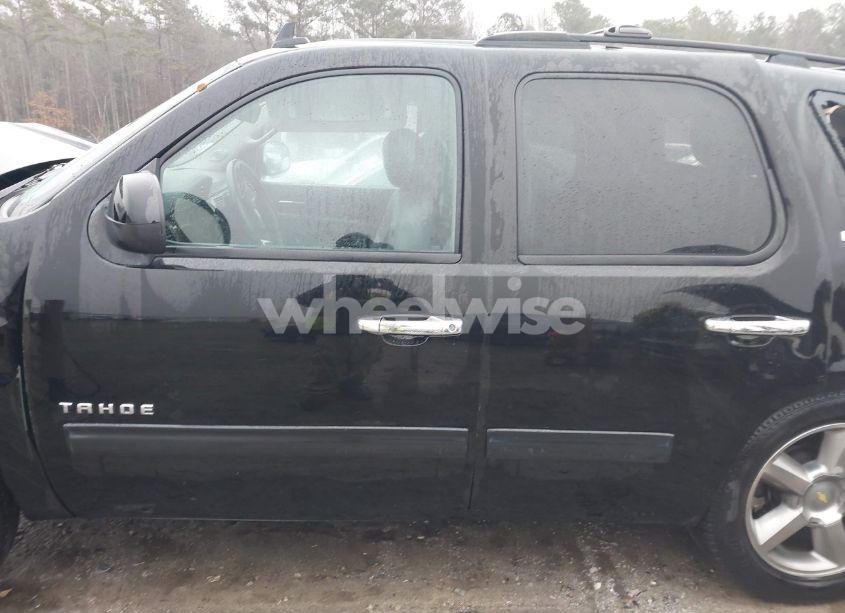 Photo 14 of 2014 Chevrolet Tahoe LT (VIN 1GNSCBE08ER122877)