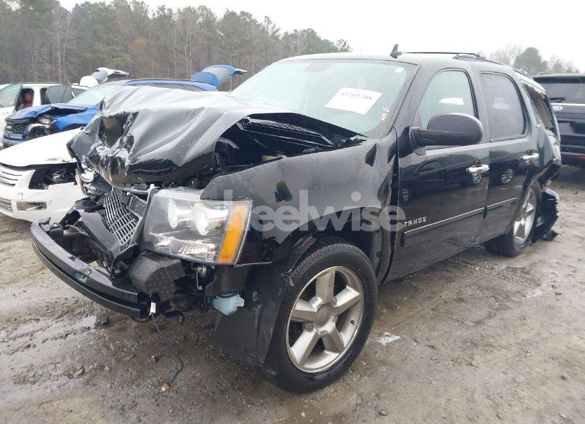 Photo 2 of 2014 Chevrolet Tahoe LT (VIN 1GNSCBE08ER122877)