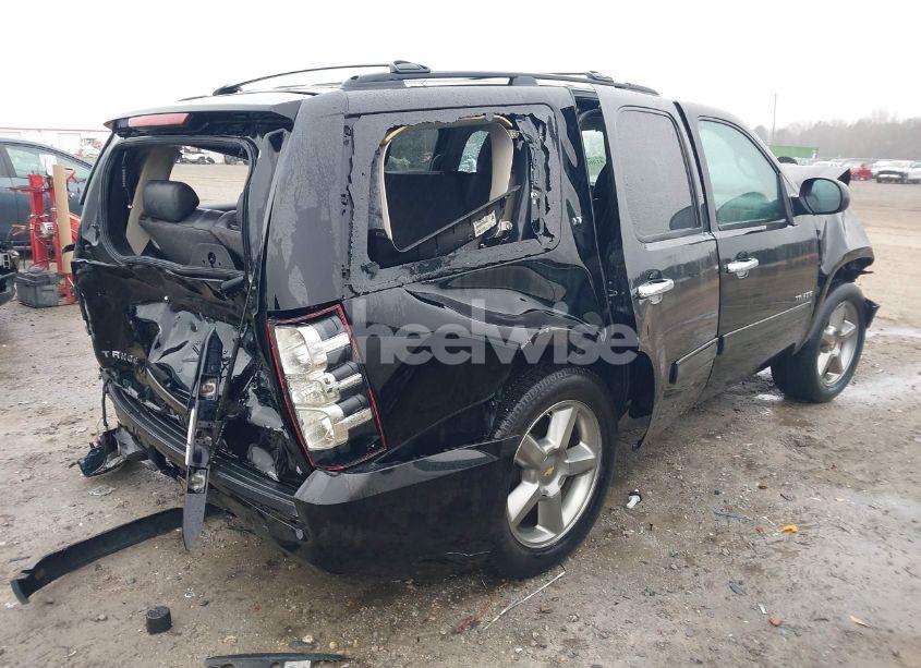 Photo 4 of 2014 Chevrolet Tahoe LT (VIN 1GNSCBE08ER122877)