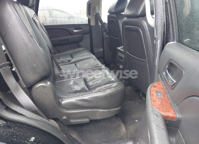 Photo 8 of 2014 Chevrolet Tahoe LT (VIN 1GNSCBE08ER122877)