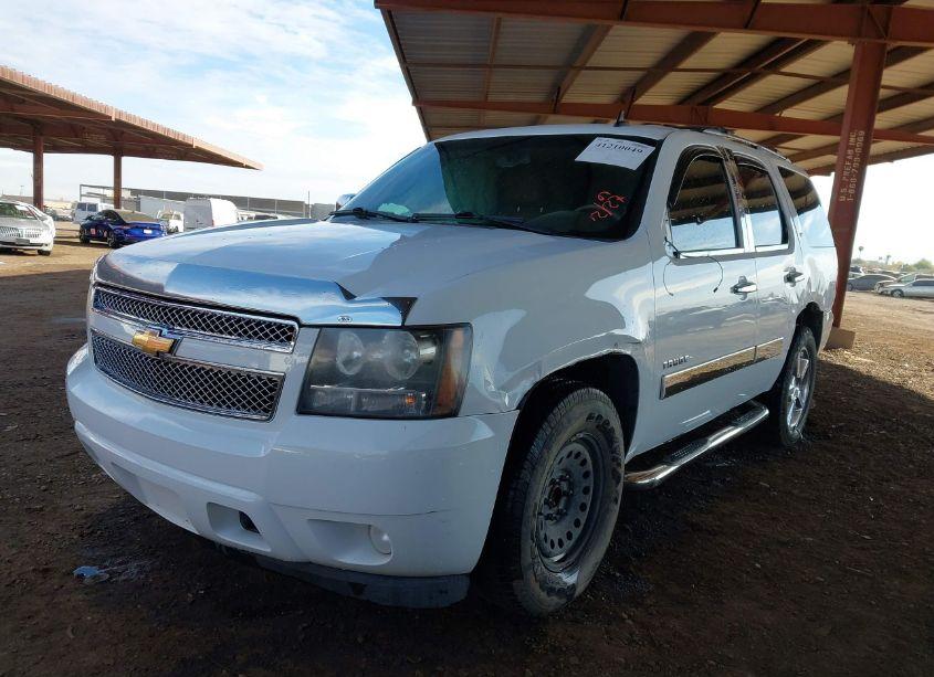 Photo 2 of 2011 Chevrolet Tahoe LT (VIN 1GNSCBE09BR146701)