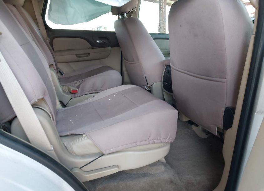 Photo 8 of 2011 Chevrolet Tahoe LT (VIN 1GNSCBE09BR146701)