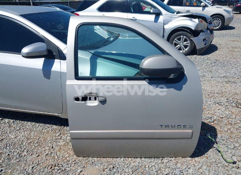 Photo 11 of 2011 Chevrolet Tahoe LT (VIN 1GNSCBE09BR232011)