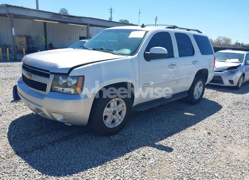 Photo 2 of 2011 Chevrolet Tahoe LT (VIN 1GNSCBE09BR232011)